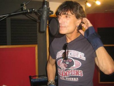 JASMIN STAVROS završio sa snimanjem svog novog singla 'ONA ME OSTAVLJA'