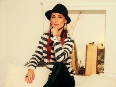 Nikolina Tomljanović nova božićna pjesma 'Pokloni mi zagrljaj'