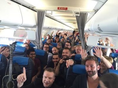 Vatra na 10 000 metara! Ekskluzivni nastup za putnike na komercijalnom letu iz Zagreba za Dubrovnik!